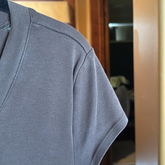 Chico’s Cap Sleeve V Neck Chocolate Brown Tee Shirt Size Medium (1) - Picture 5 of 6